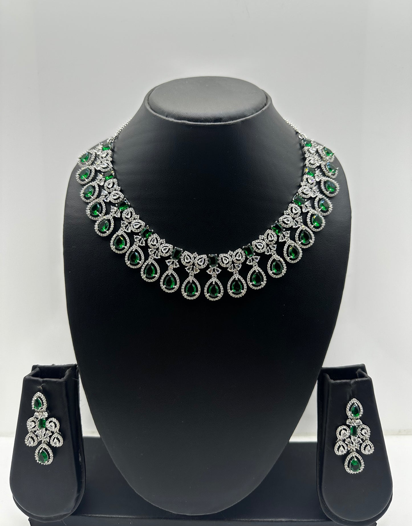 Emerald Diamond Necklace Set