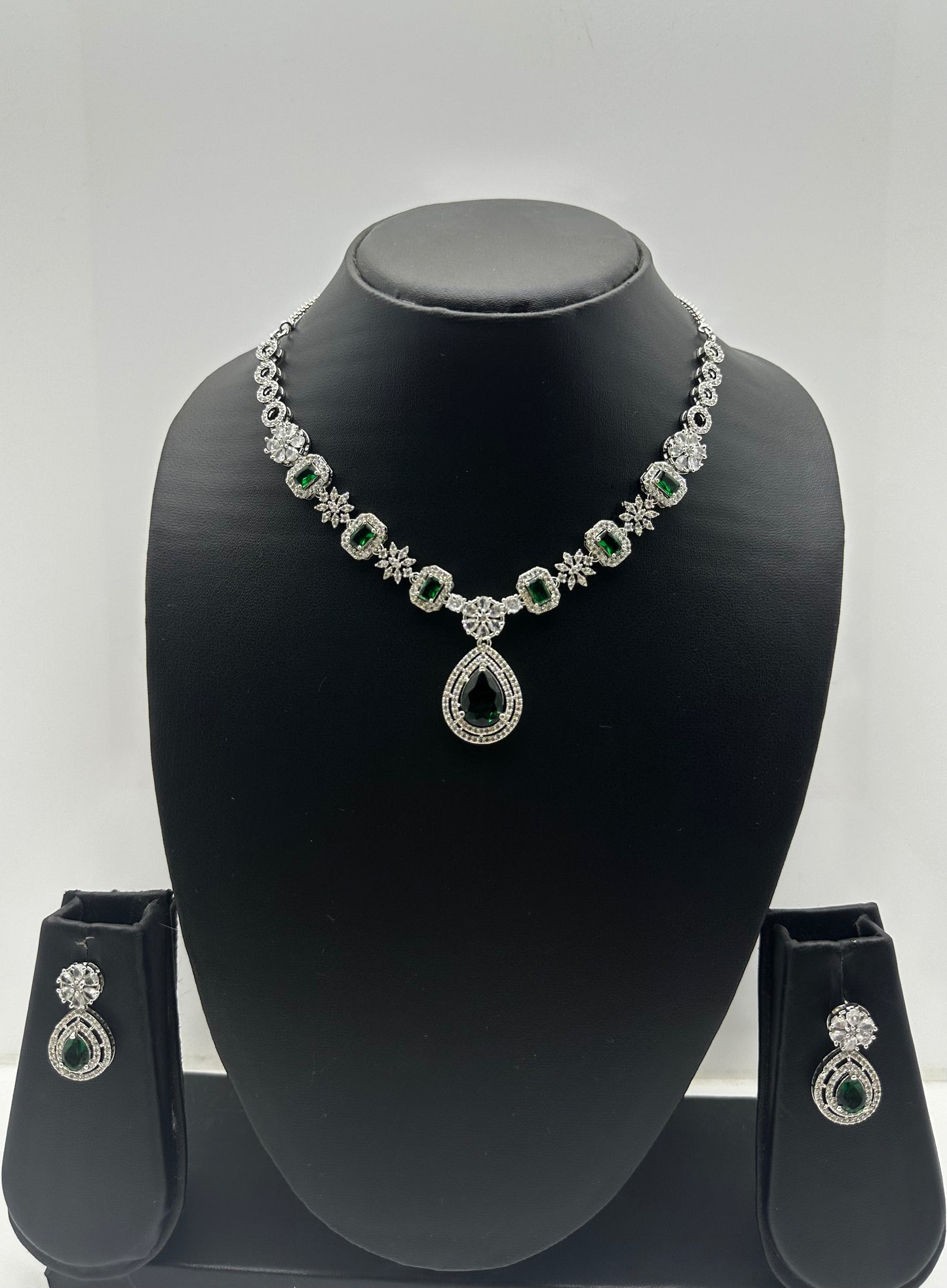 Emerald Elegance Diamond Necklace Set